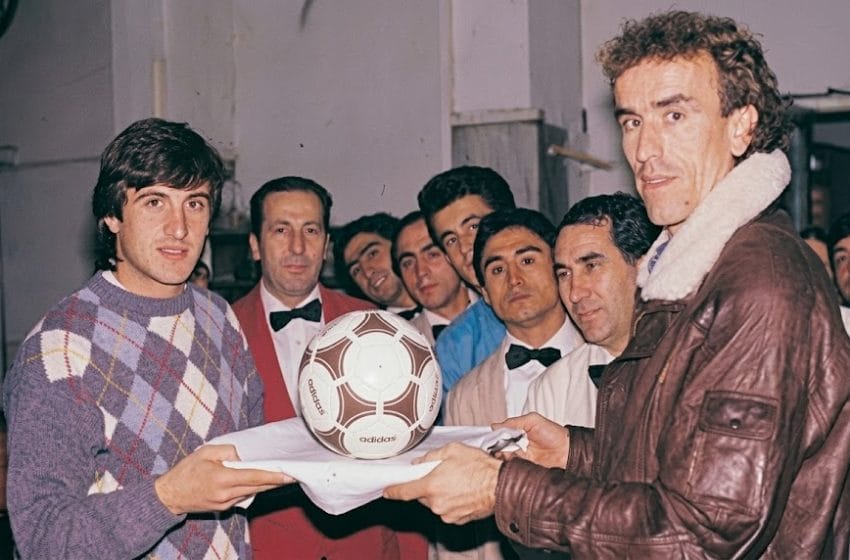  The Pre-Social Media Football World Was Happier and Weirder